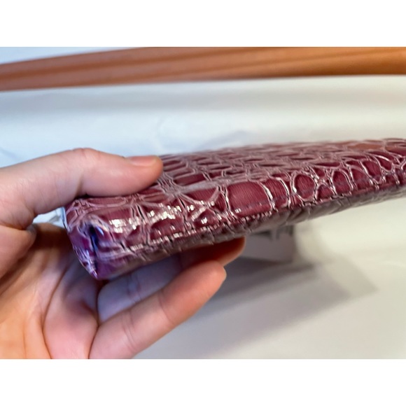 Modella’s 2pc Croc Set - Picture 6 of 16